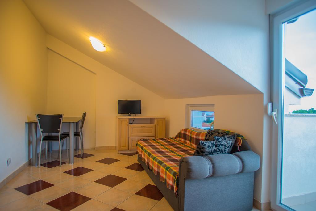 Apartments Nina Promajna Exterior foto